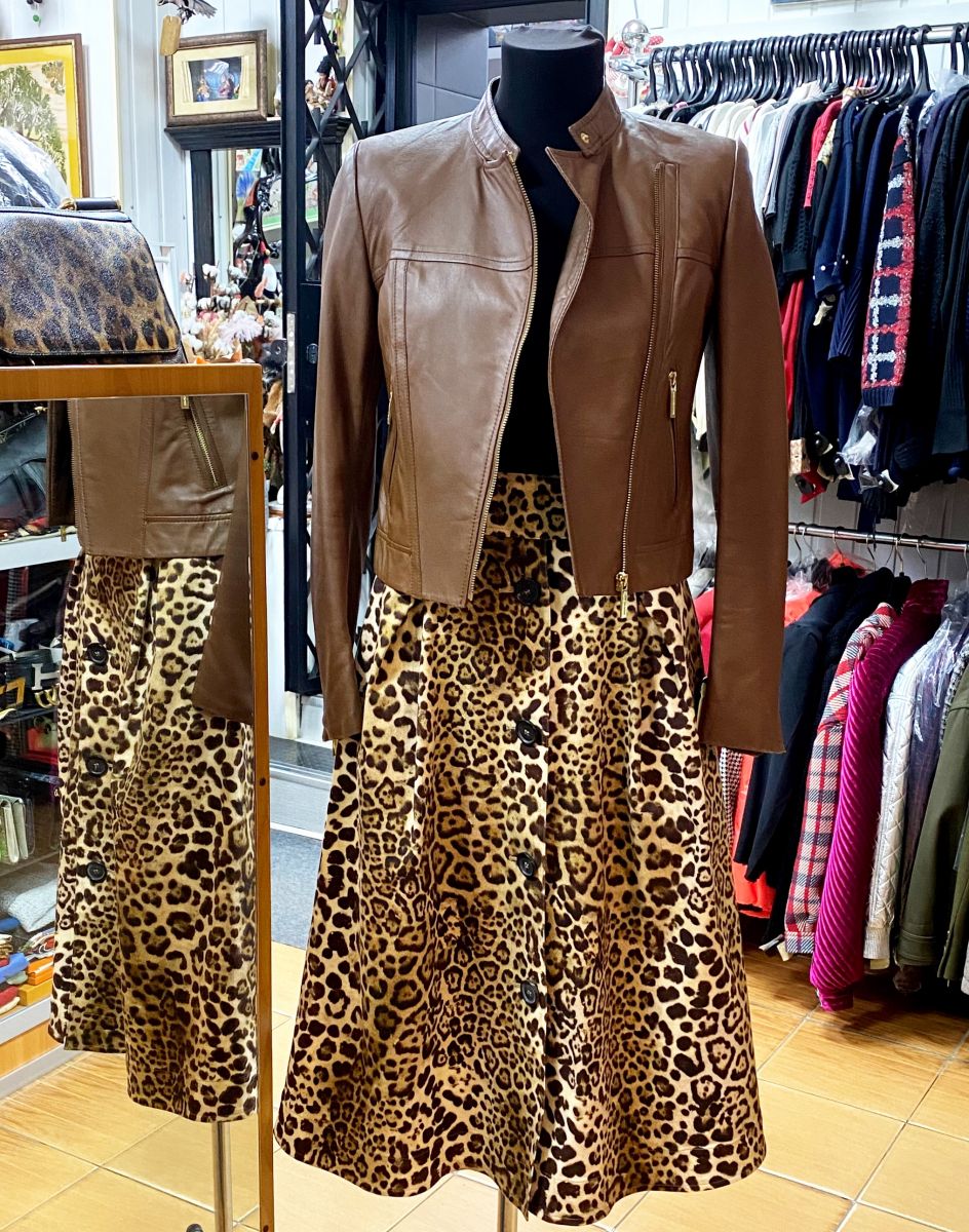 Куртка / кожа/ Michael Kors размер 2 цена 15 655 руб
Юбка Carolina Herrerra размер 4 цена 10
959 руб