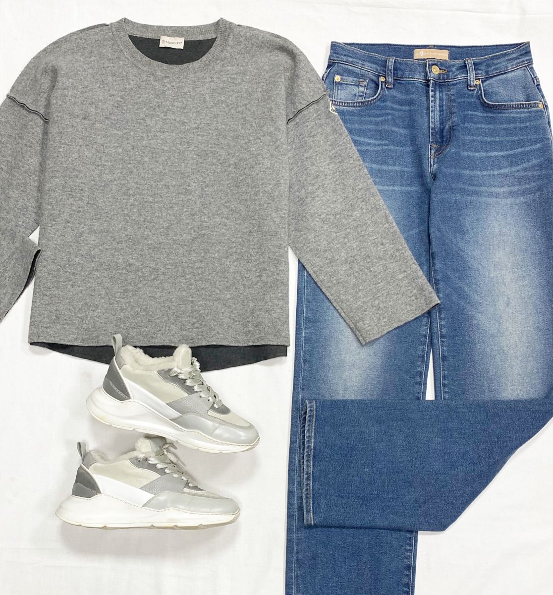 Кофта Moncler размер S цена 6 262 руб
Джинсы 7 размер 25 цена 6 262 руб
Кроссовки Santoni размер 37 цена 23 483 руб