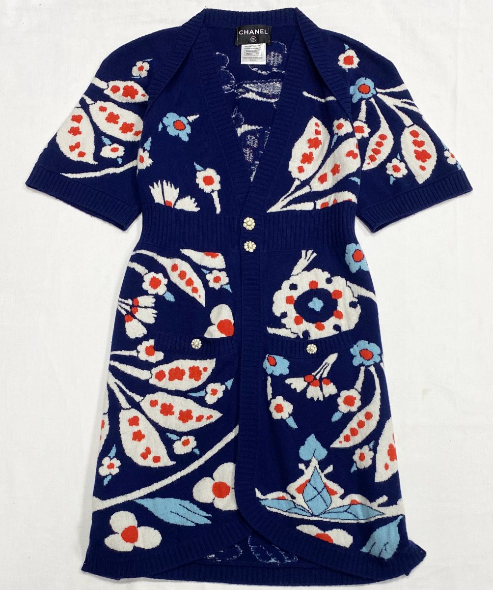 Кардиган Chanel размер 44 цена 46 965 рубБалетки Christian Dior размер 40 цена 23 483 рубСумка Bvlgari