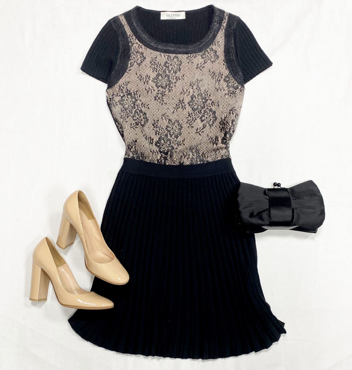 Платье Valentino размер 38 цена 23 078 рубТуфли Gianvito Rossi размер 38.5 цена 23 078 рубКлатч Moschino