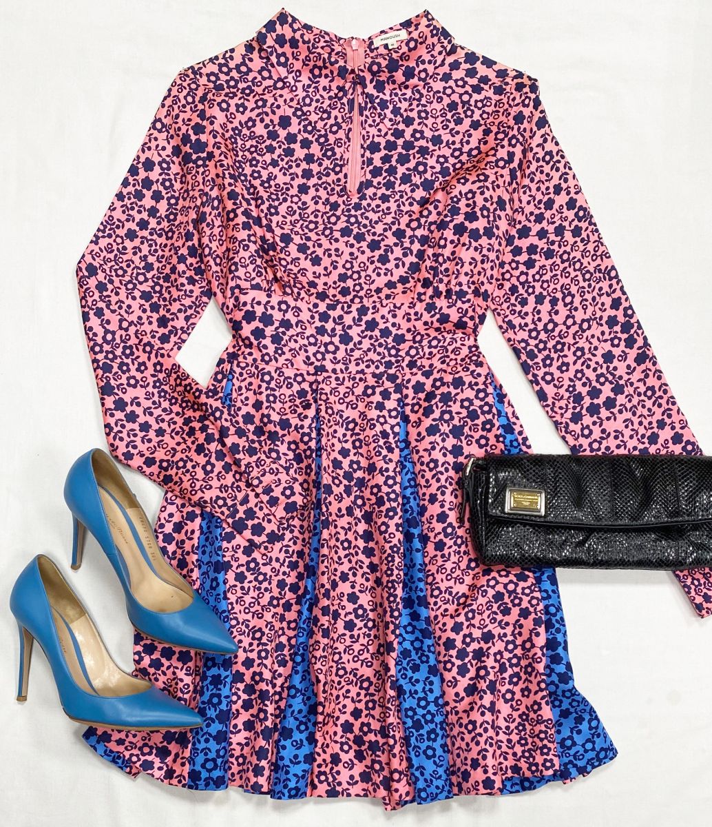 Платье Manoush размер 40 цена 4 697 руб
Туфли Gianvito Rossi размер 38.5 цена 15 655 руб
Клатч Dolce Gabbana 