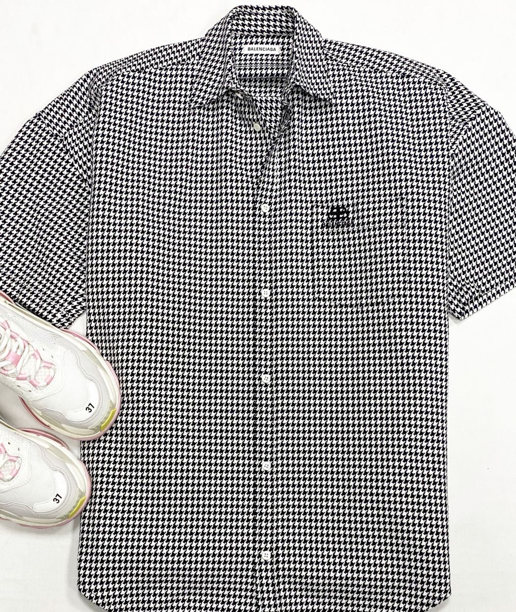 Рубашка Balenciaga размер 36 цена 31 310 руб
Кроссовки Balenciaga размер 37 цена 46 965 руб