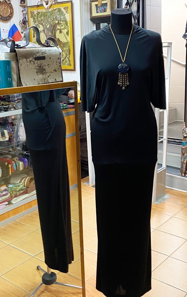 Платье YSL размер 40 цена 31 310 руб 
Подвеска Marni цена 10 959 руб