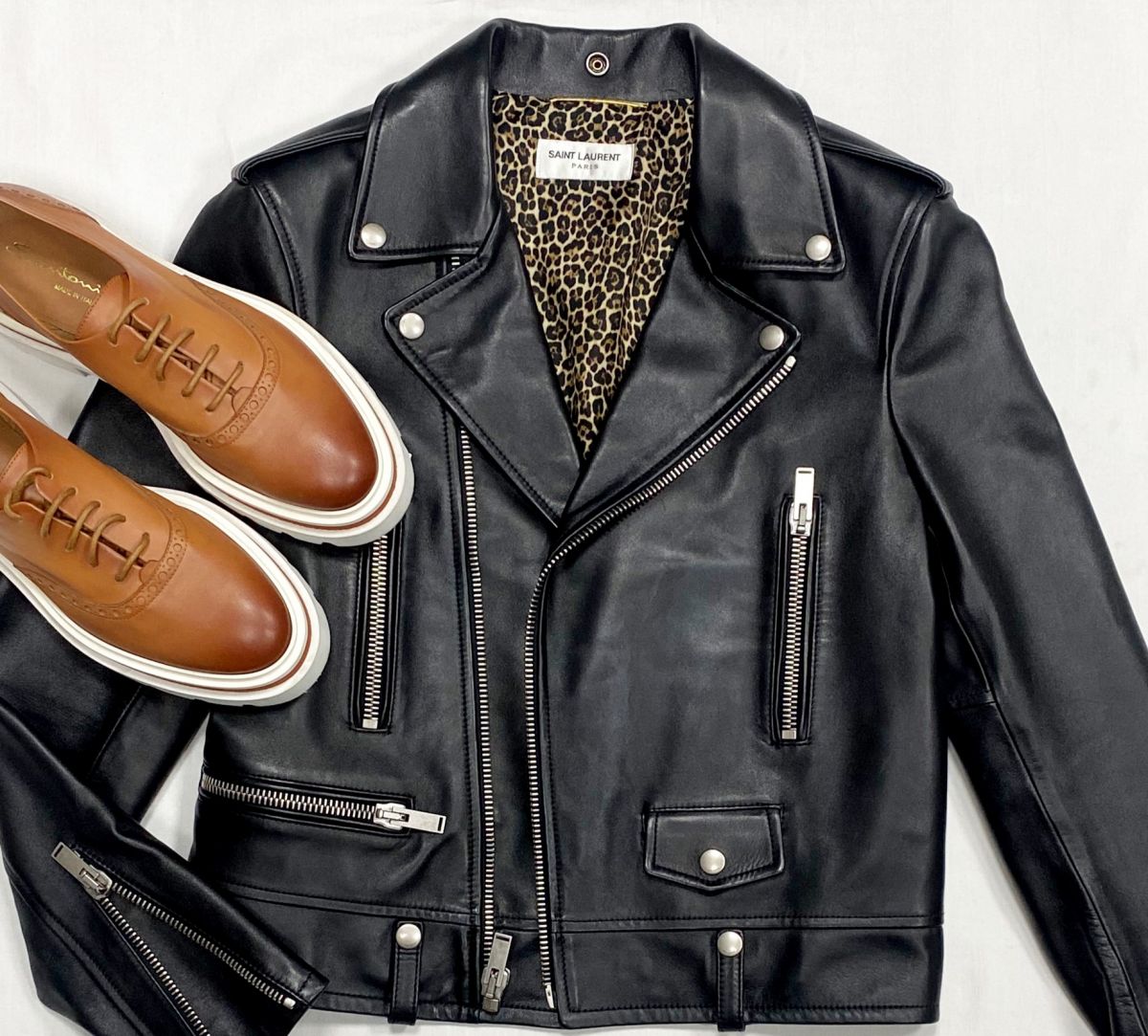 Куртка/кожа/ Saint Laurent размер 40 цена 93 930 руб
Ботинки Santoni размер 40 цена 23 483 руб