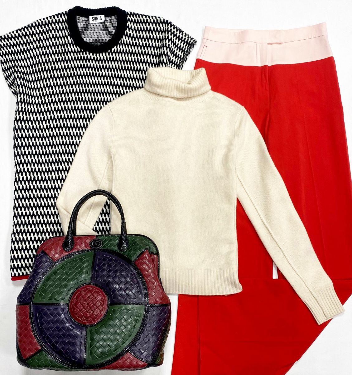 Брюки Bottega Veneta размер 40 цена 10 959 руб
Свитер Chloe размер 42 цена 9 393 руб
Пончо Sonia Rykiel цена 7 828 руб
Сумка Bottega Veneta