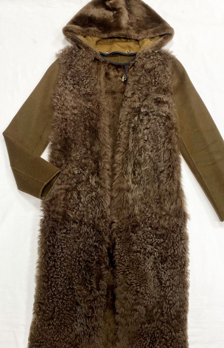 Пальто Yves Salomon размер 38 цена 46 965 руб
Ботинки Brunello Cucinelli размер 36 цена 46 965 руб
Сумка Bottega Veneta