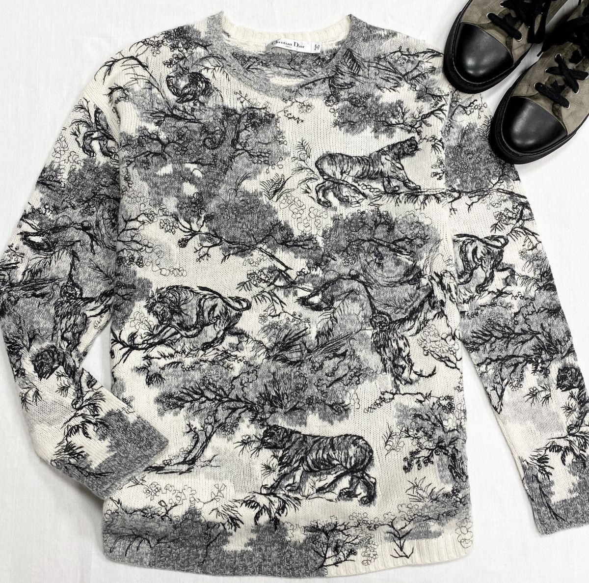 Кофта / кашемир / вышивка / Christian Dior размер 42 цена 31 310 руб