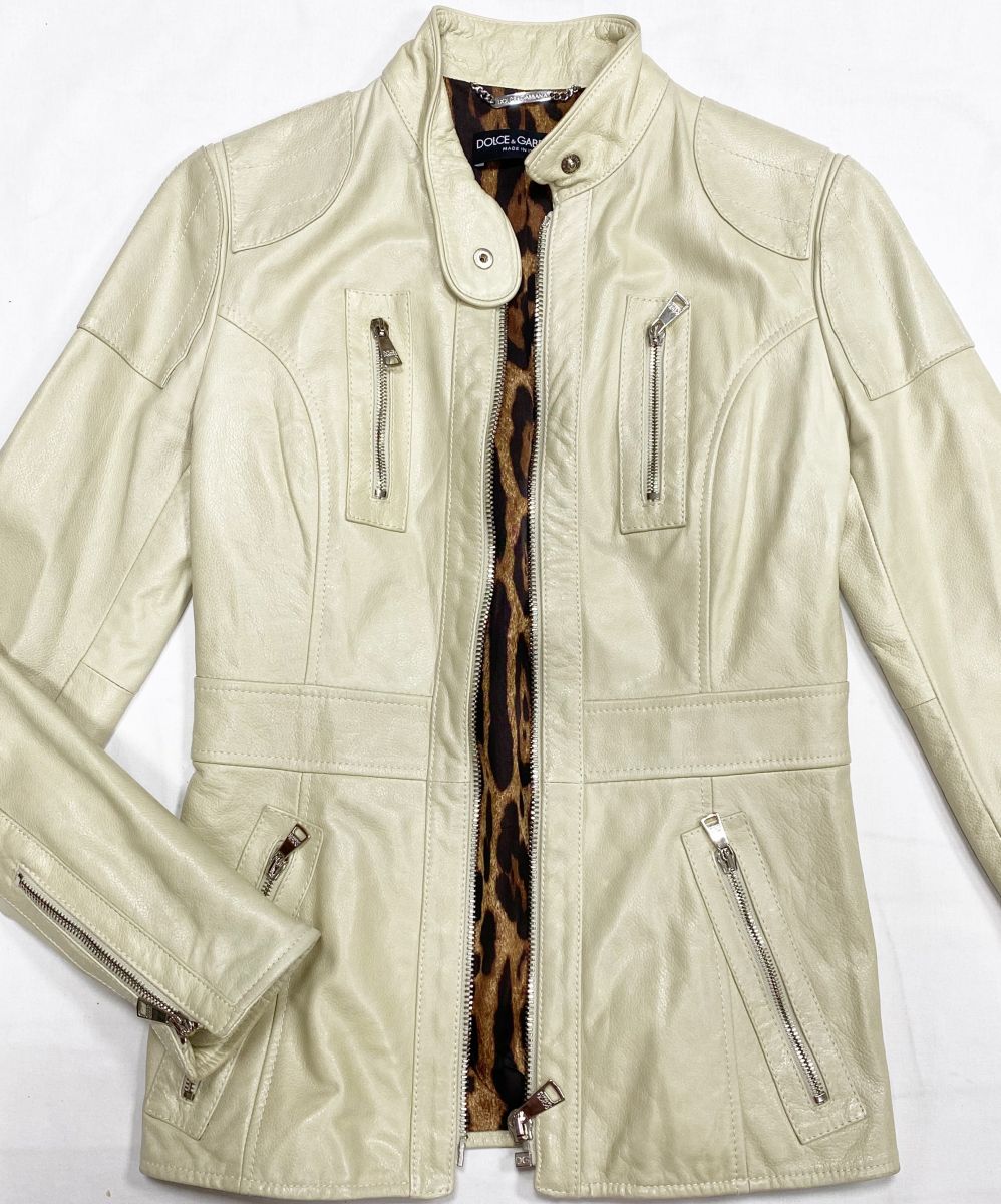 Куртка /кожа/ Dolce Gabbana размер 42 цена 31 310 рубКеды Valentino размер 38 цена 10 959 руб