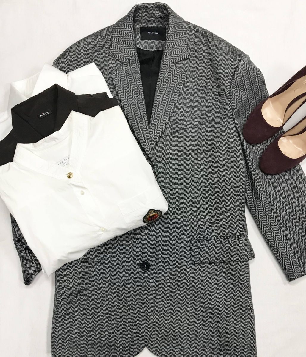 Жакет Yuliawave размер 42 цена 31 310 руб
Рубашки Tom Ford/Kiton/ Sandro размер 
40/2 цена от 3 131 руб до 15 655 руб
Туфли Gianvito Rossi размер 38.5 цена 15 655 руб