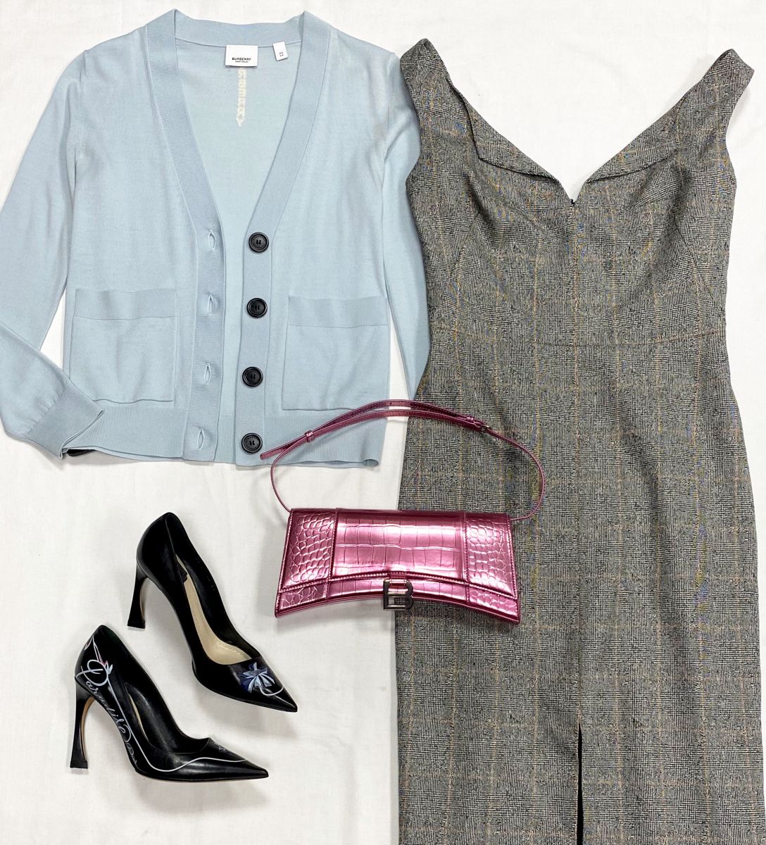 Кардиган Burberry размер XS цена 15 655 рубПлатье Alexander McQueen размер 48 цена 18 786 рубТуфли Christian Dior размер 37 цена 18 786 рубСумка Balenciaga