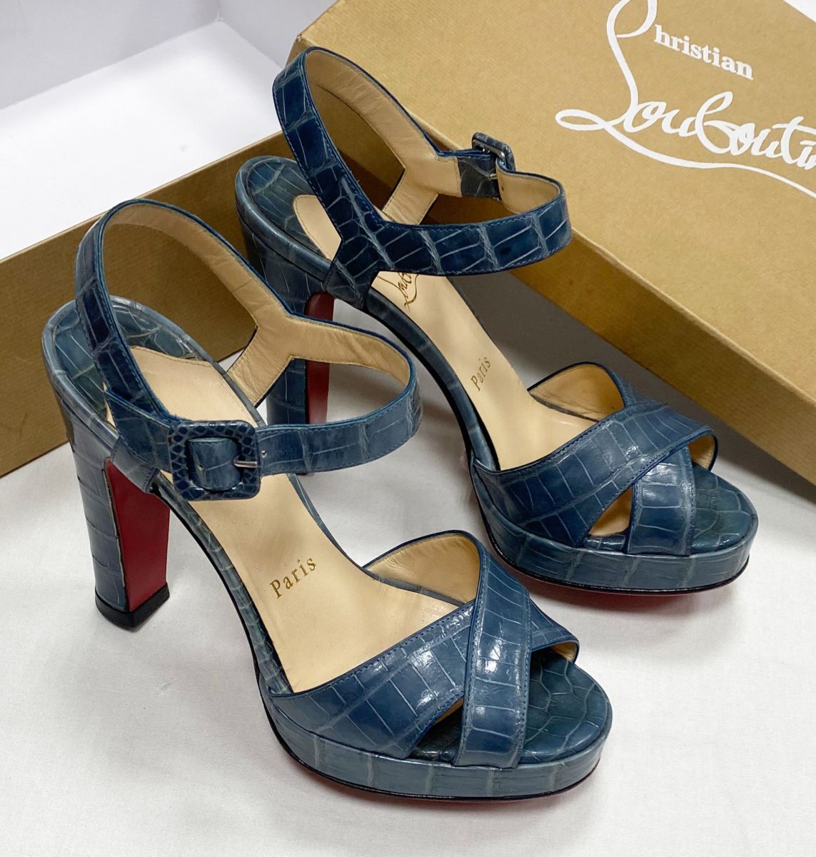 Босоножки Louboutin размер 36 цена 23 483 руб
