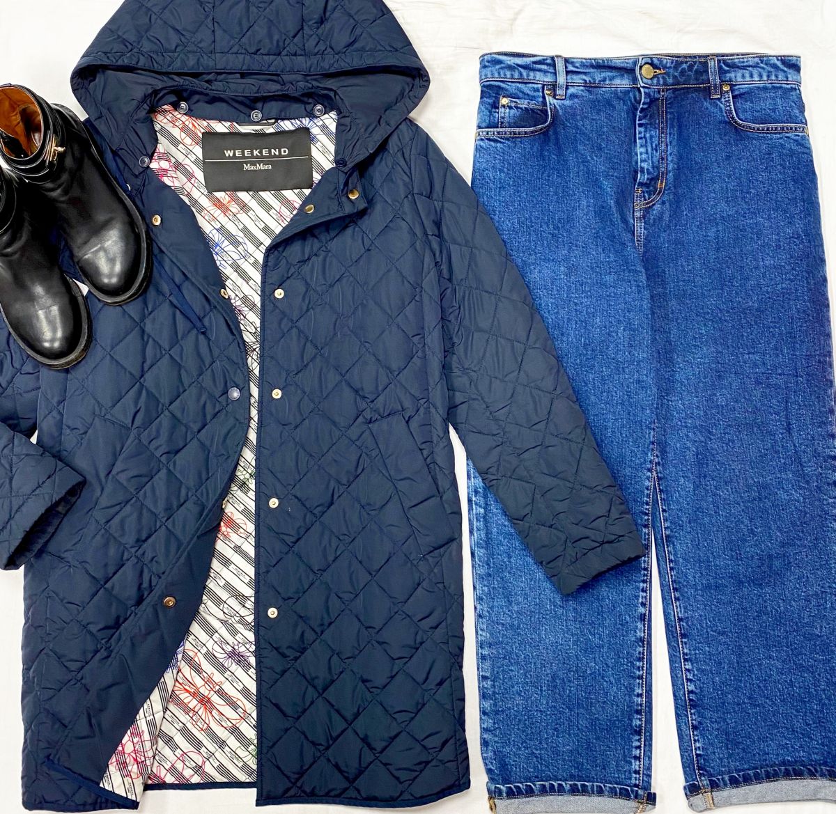 Куртка Weekend Max Mara размер 50 цена 15 655 руб 
Джинсы Weekend Max Mara размер 48 цена 7 828 руб 
Ботинки Givenchy размер 38 цена 15 655 руб