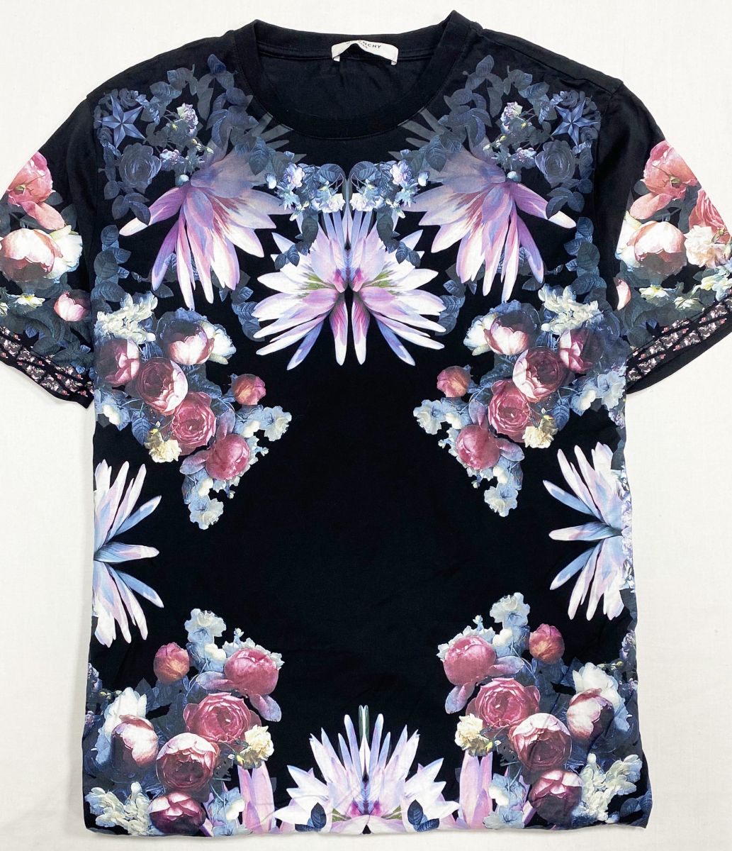 Футболка Givenchy размер XS цена 10 959 руб
Футболка Gucci размер S цена 15 655 ру
Футболка Dolce Gabbana размер 38 цена 4 697 руб
Шорты Moschino размер S цена 4 697 руб