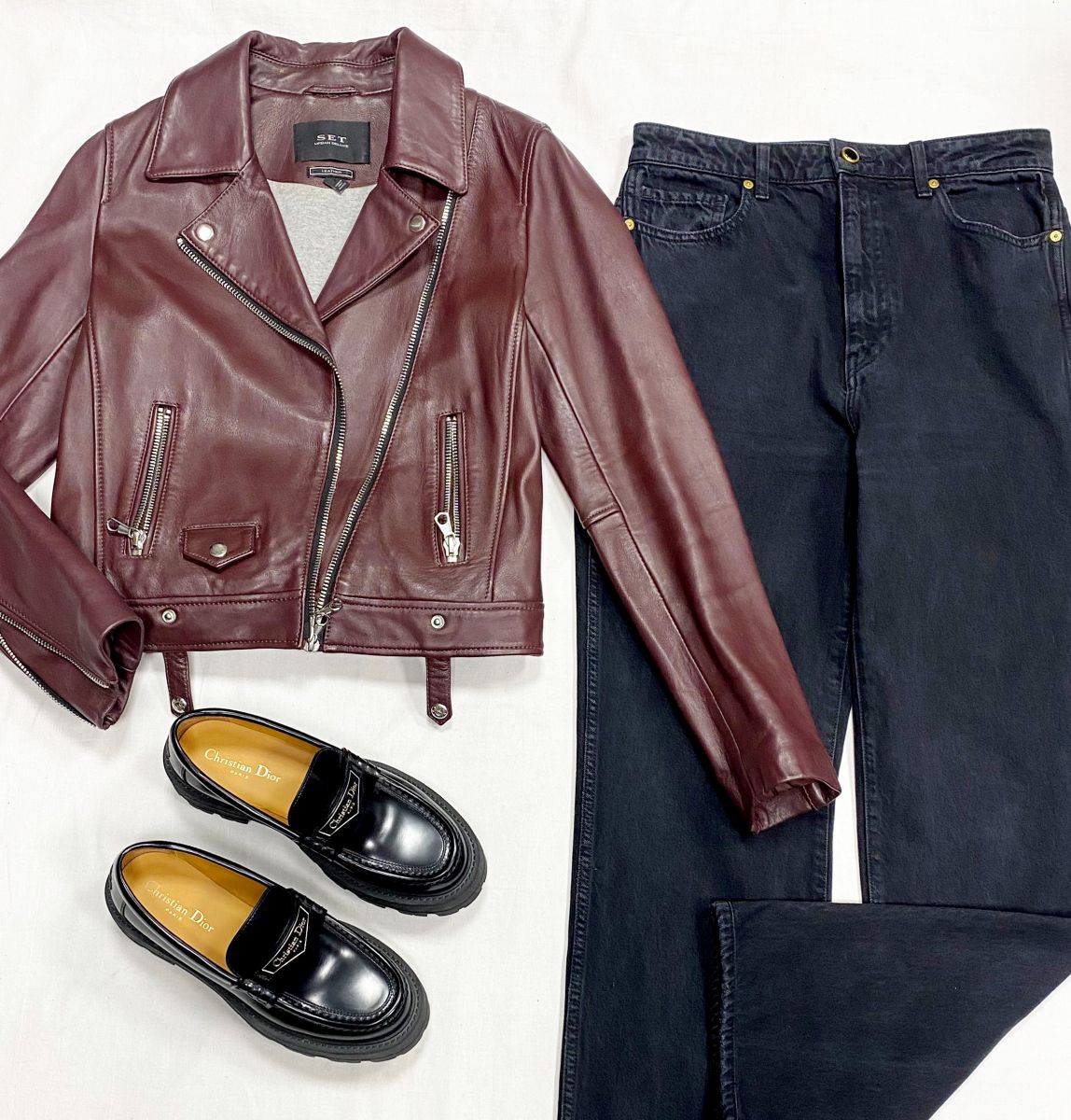 Джинсы Khaite размер 29 цена 23 483 руб
Куртка / кожа/ Set размер 42 цена 15 655 руб
Лоферы Christian Dior размер 38 цена 46 965 руб