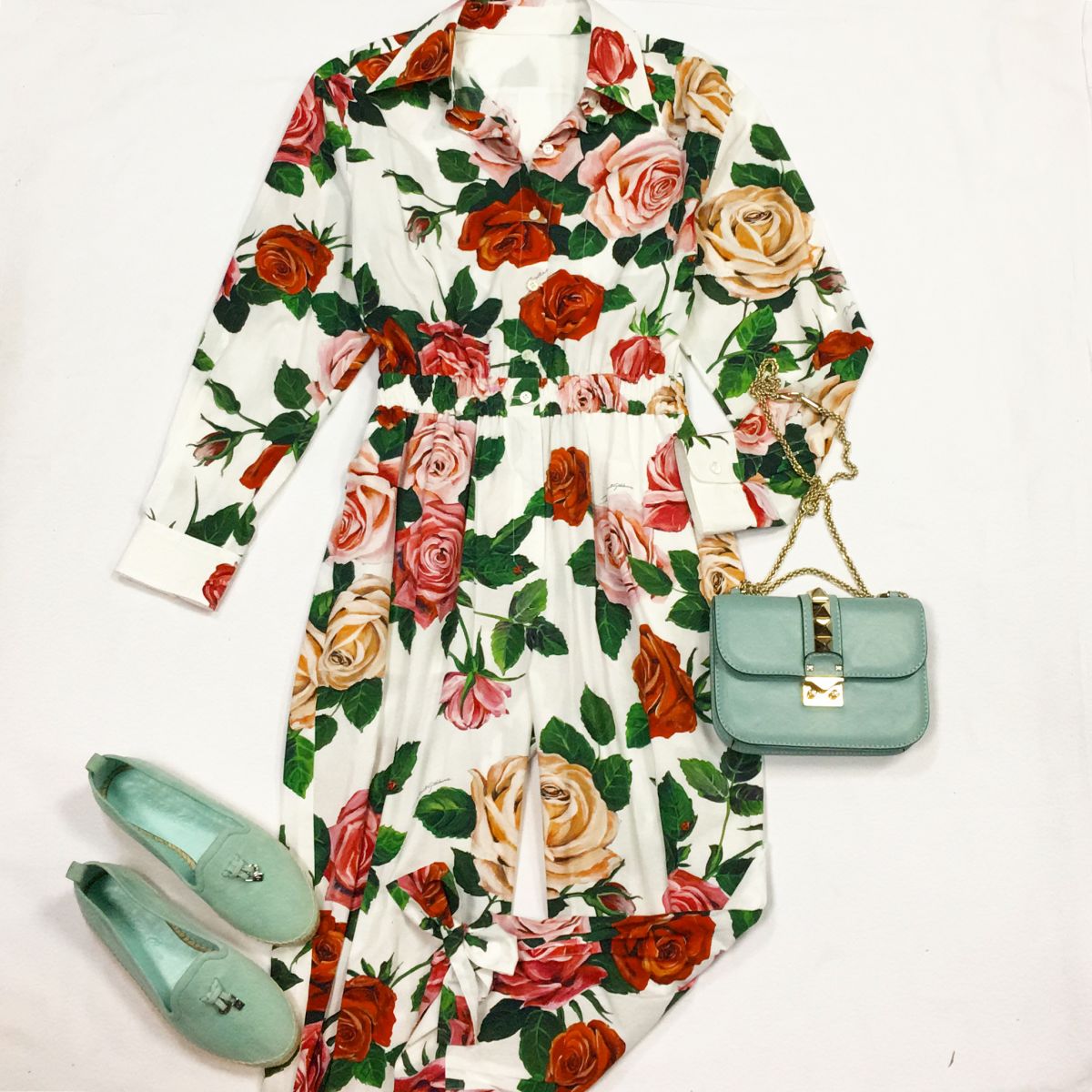 Комбинезон DOLCE GABBANA  размер 42 цена 23 078 рубЭспадрильи LOROPIANA  размер 37 цена 23 078 рубСумка VALENTINO 