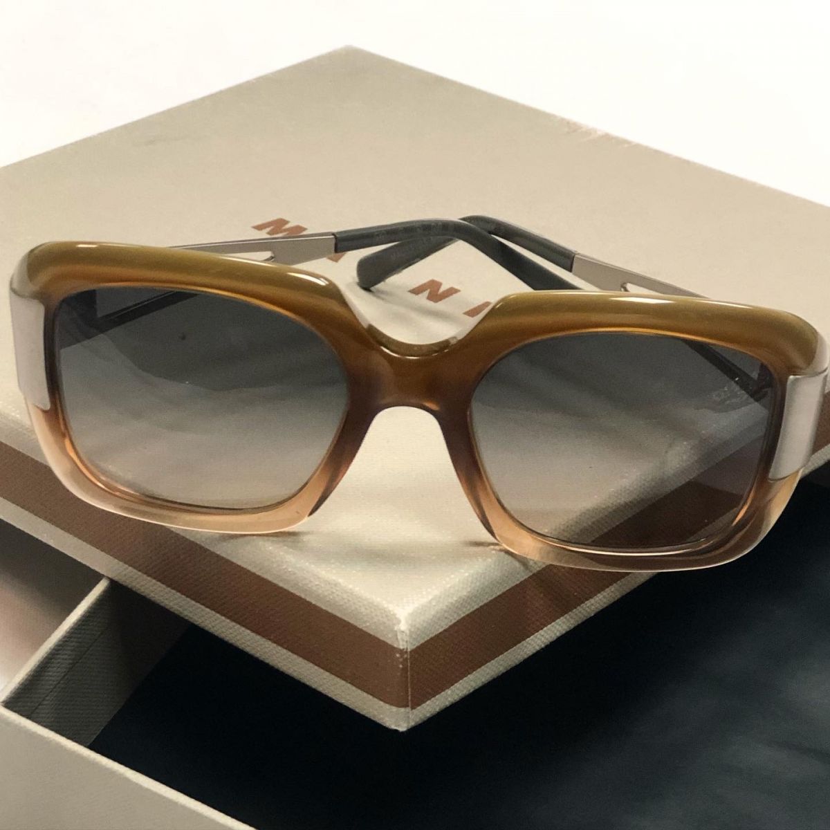Топ Loro Piana размер 38/42 цена 10 770 руб Брюки Loewe размер 38/42 цена 23 078 руб Сабо Dolce Gabbana размер 39 цена 23 078 руб Сумка Chanel