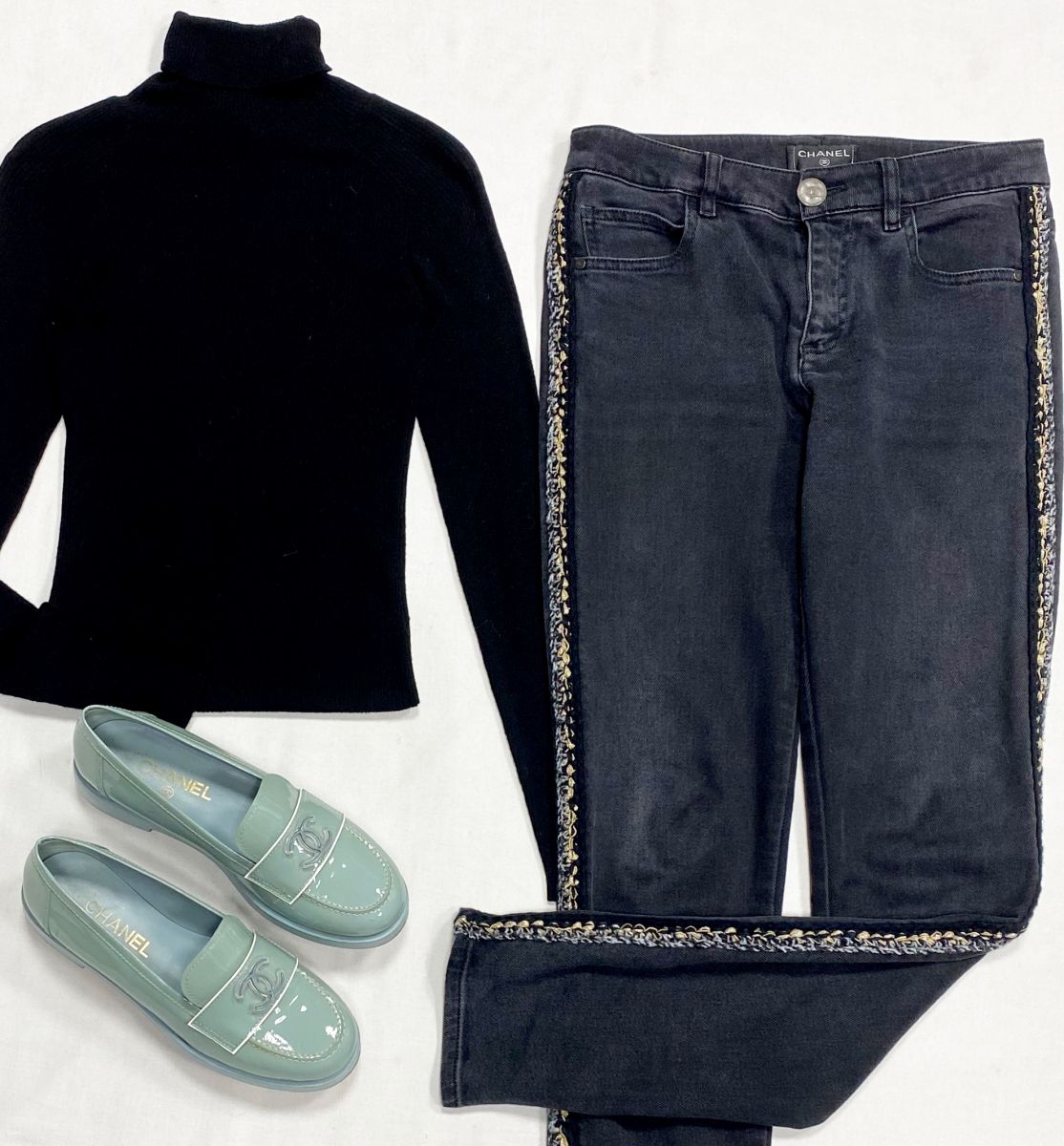 Джинсы Chanel размер 36 цена 23 483 руб водолазка Gucci размер XS цена 4 697 руб
Лоферы Chanel размер 38.5 цена 39 138 руб