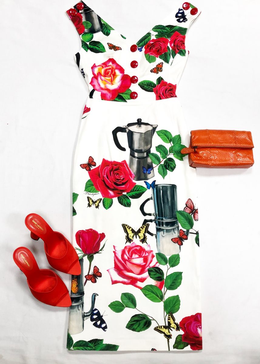 Платье Dolce Gabbana размер 42 цена 23 483 руб
Сабо Saint Laurent размер 39 цена 31 310 руб
Клатч Bottega Veneta