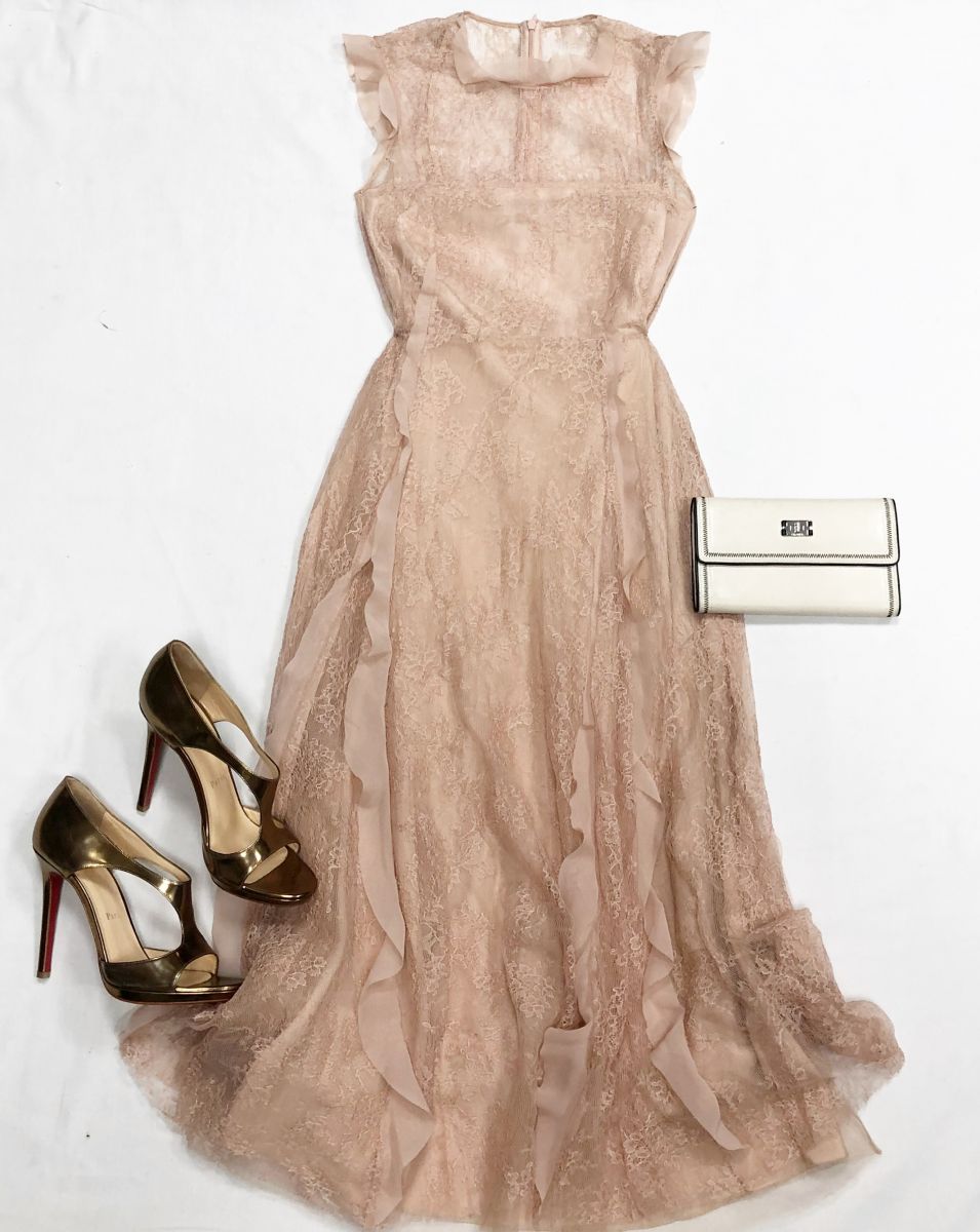Платье/ ажур/ Red Valentino размер 36 цена 7 828 руб
Босоножки LOUBOUTIN размер 38 цена 15 655 руб
