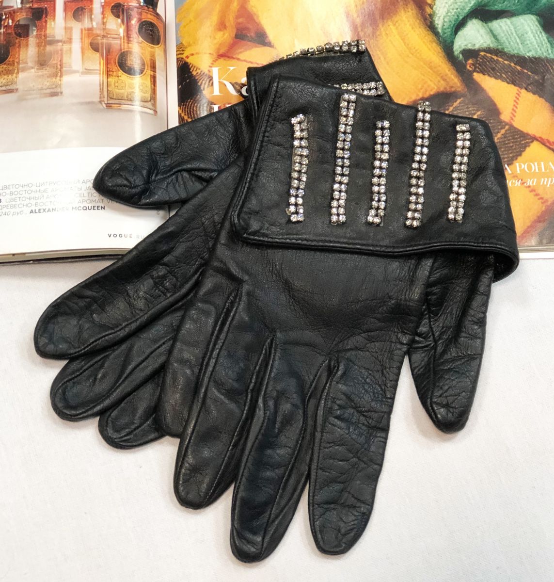 Перчатки/кожа/ камни/ Sermonette Gloves цена 4 616 руб 
