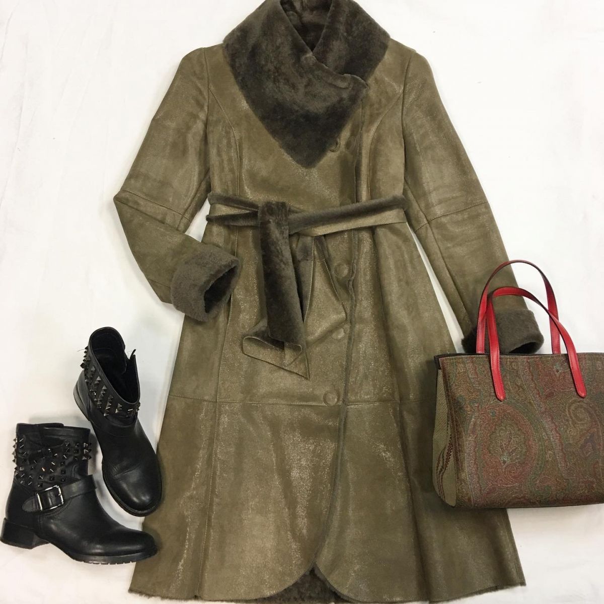 Дублёнка Armani  размер 44 цена 23 078 руб Ботинки Valentino  размер 39.5 цена 15 385 руб Сумка Etro 