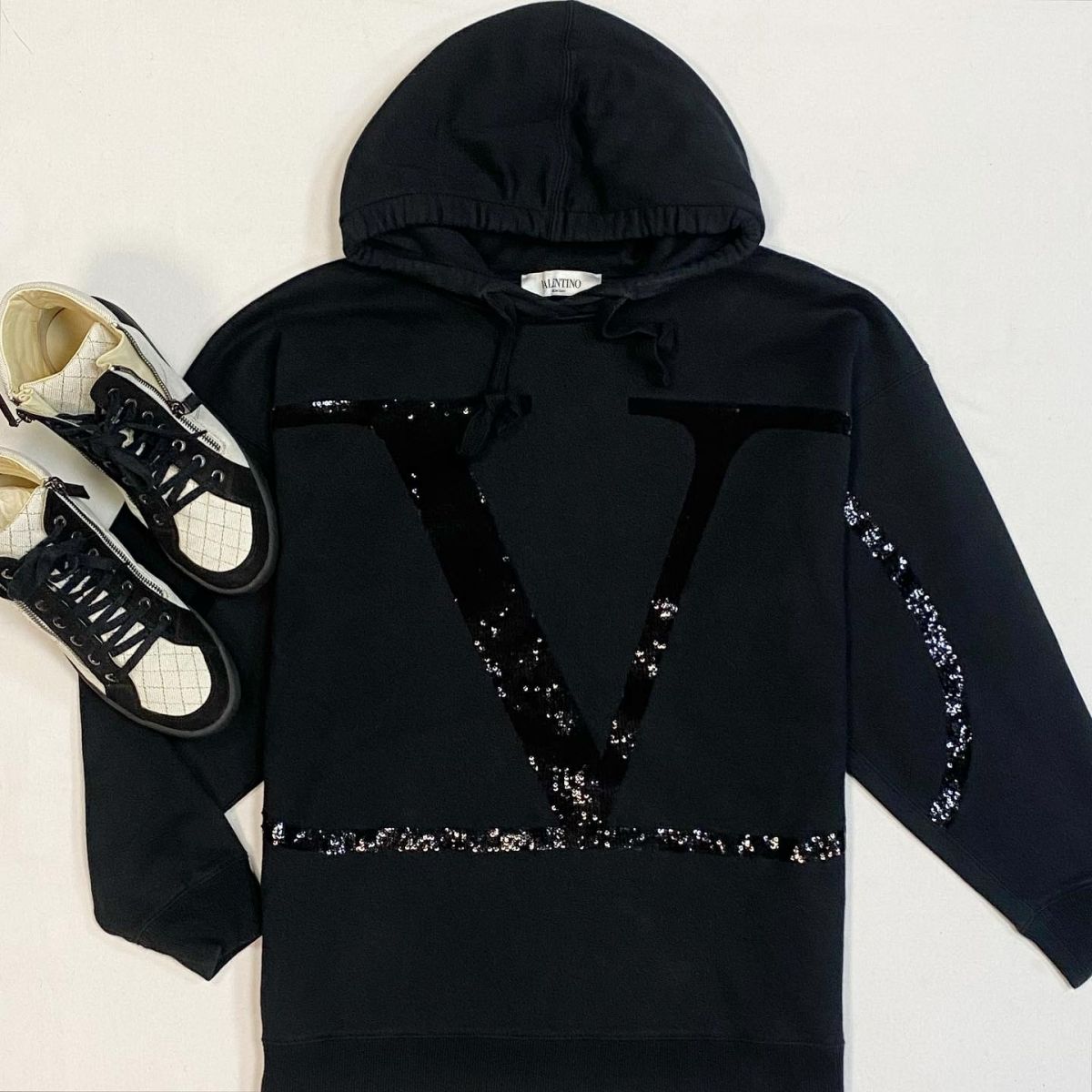 Толстовка/пайетки/ Valentino размер S цена 23 078 рубКеды Chanel размер 36 цена 23 078 руб