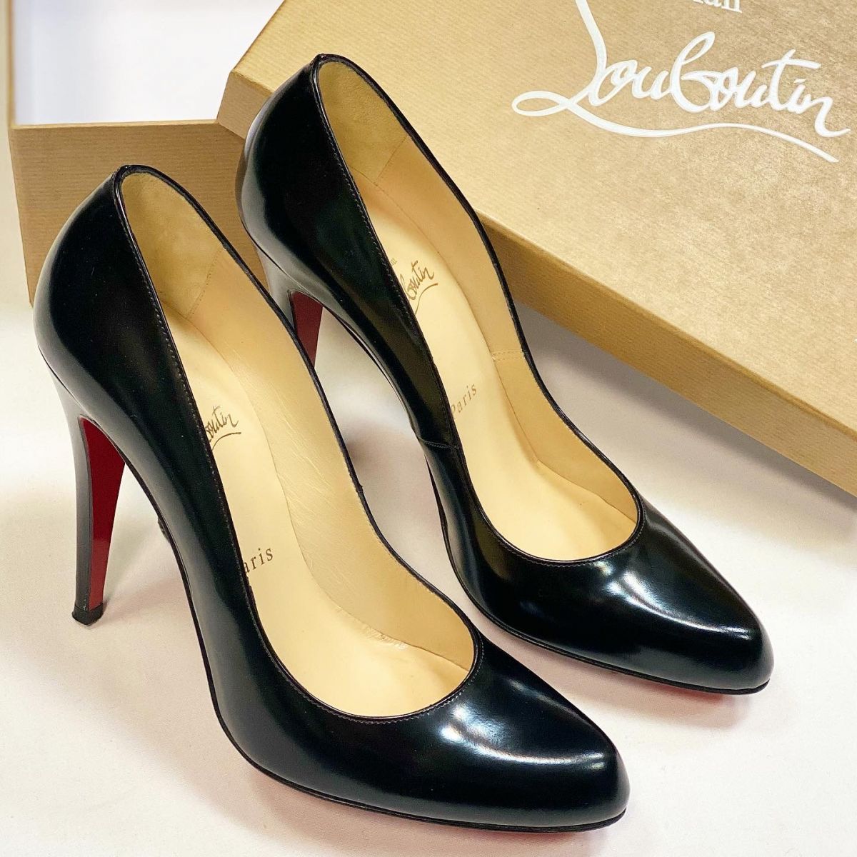 Туфли Louboutin размер 40 цена 15 385 руб 