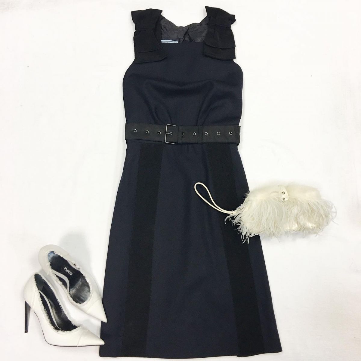 Платье Prada размер 42 цена 30 770 руб Туфли Tom Ford  размер 40 цена 23 078 руб Сумочка Dior 