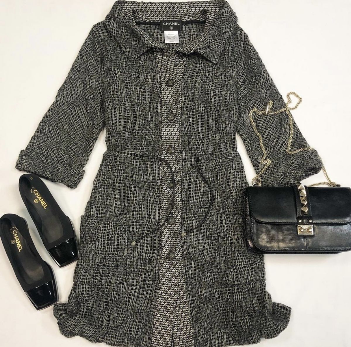 Кардиган/твид/ CHANEL  размер 36 цена 76 925 рубТуфли CHANEL  размер 37 цена 23 078 рубСумка VALENTINO 