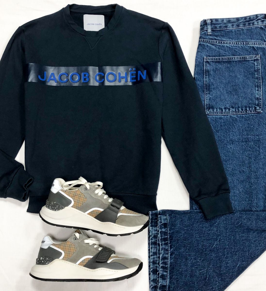 #mechtamen Толстовка Jacob Cohen размер XXL цена 7 828 руб
Джинсы размер 34 цена 1 566 руб
Кроссовки Burberry размер 44 цена 31 310 руб