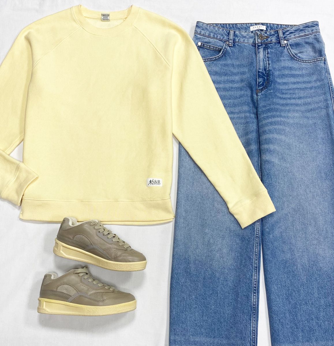 Толстовка размер S цена 7 828 руб
Джинсы Sandro размер 40 цена 4 697 руб
Кеды Jil Sander размер 36 цена 10 959 руб