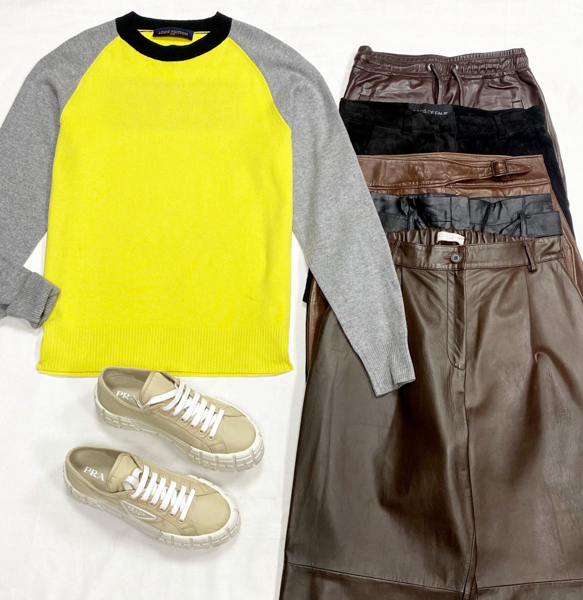 Кофта Louis Vuitton размер L цена 12 524 руб
Брюки /кожа/ замша/ размер/ Ermanno Scervino размер/ Philosophy/  Antonelli размер 34/38/40 цена от 7 828 руб до 54 793 руб
Кеды Prada размер 40 цена 46 965 руб