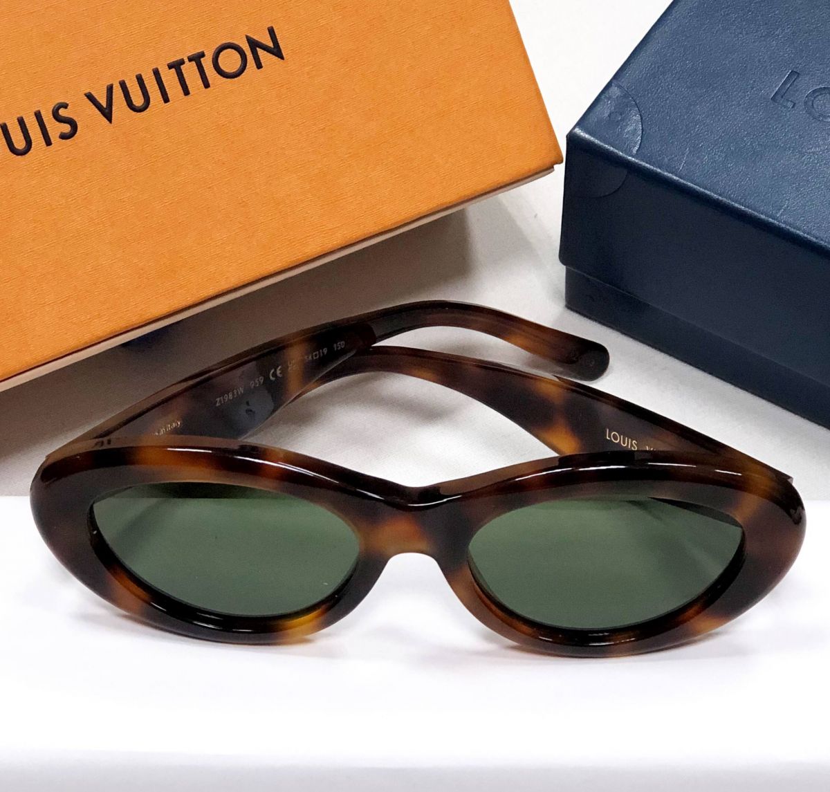 Очки Louis Vuitton цена 36 007 руб


