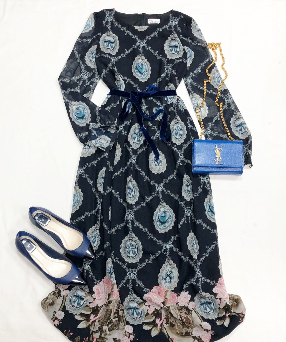 Платье Red Valentino размер 44 цена 23 483 руб
Балетки Christian Dior размер 40 цена 23 483 руб
Сумочка Saint Laurent