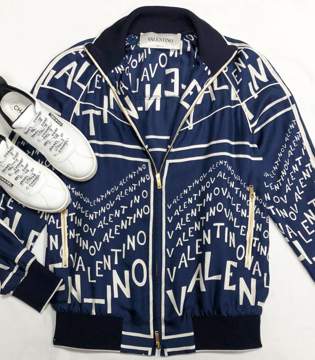 Бомбер Valentino размер 44 цена 46 965 руб
Кеды Chanel размер 39 цена 78 275 руб