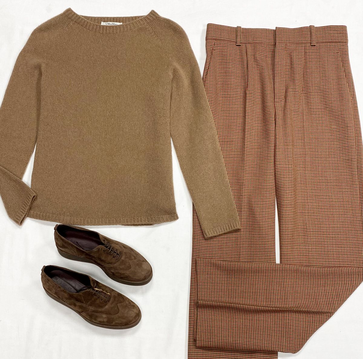 Кофта S Max Mara размер 42 цена 9 393 рубБрюки Chloe размер 36 цена 18 786 рубБотинки Loro Piana размер 37 цена 39 138 руб