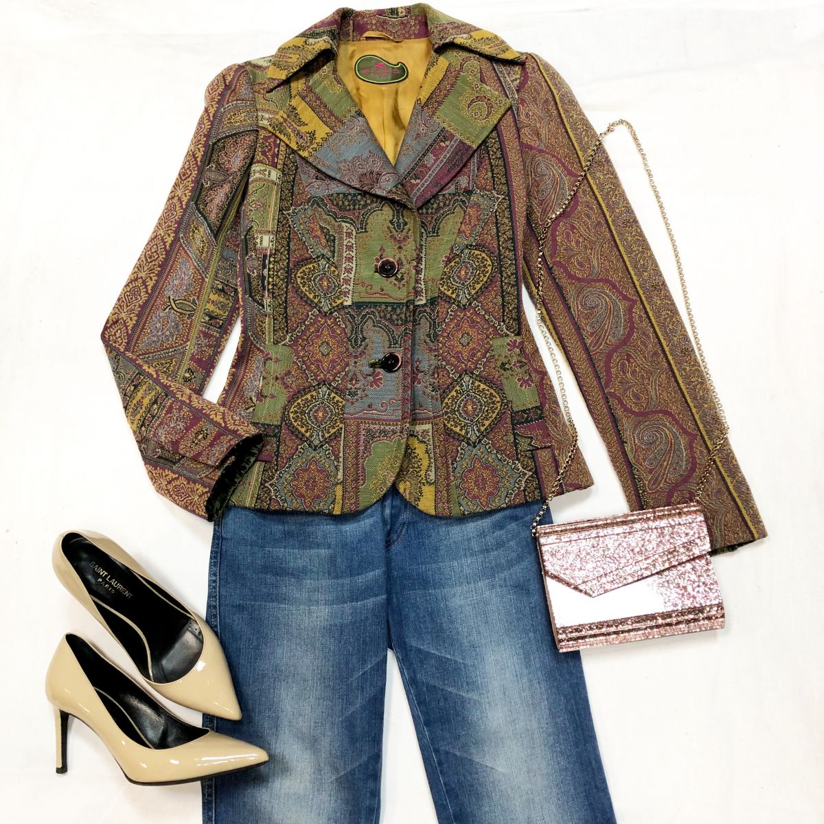 Жакет ETRO размер 40 цена 6 154 руб 
Джинсы Tom Ford размер 28 цена 7 693 руб 
Клатч JIMMY CHOO