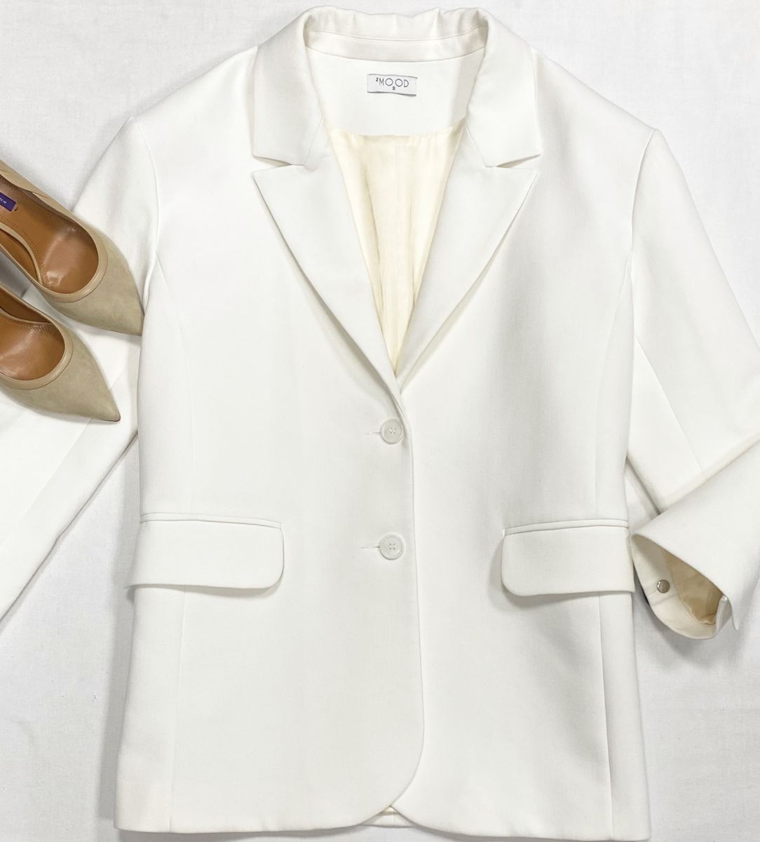 Жакет Mood размер S цена 15 655 руб
Туфли Ralph Lauren размер 38 цена 31 310 руб