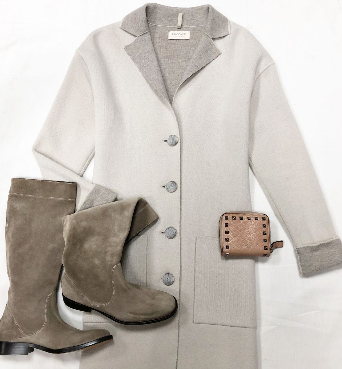 Пальто /кашемир/ Falconeri размер S цена 15 655 руб 
Сапоги Brunello cuccinelli размер 36 цена 23 483 руб /новые/ 
Сумочка Valentino