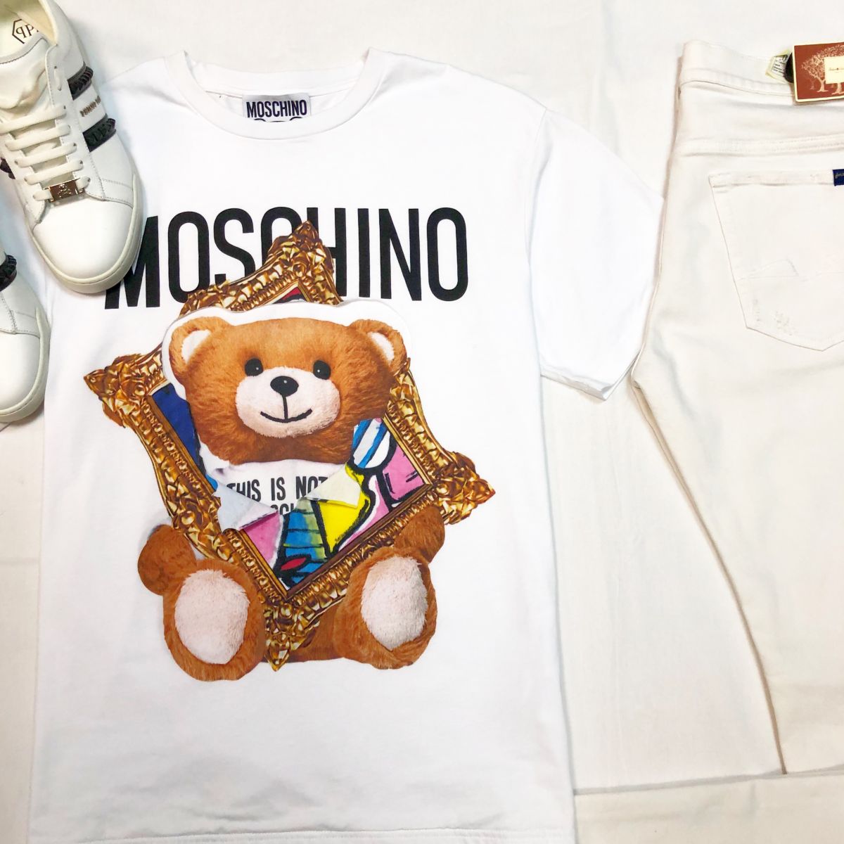 Футболка MOSCHINO размер 36/40 цена 7 693 руб 
Джинсы 7 размер 34 цена 7 693 руб /с ценником/
Кеды PHILIPP PLEIN размер 42 цена 15 385 руб