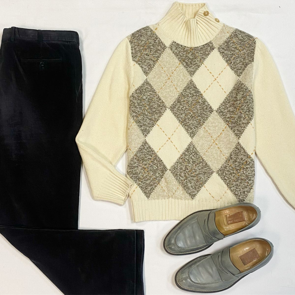#mechtamen Брюки/вельвет/ Brioni размер 52 цена 7 693 рубСвитер Zegna размер S цена 6 154 рубТуфли Santoni размер 42.5 цена 15 385 руб