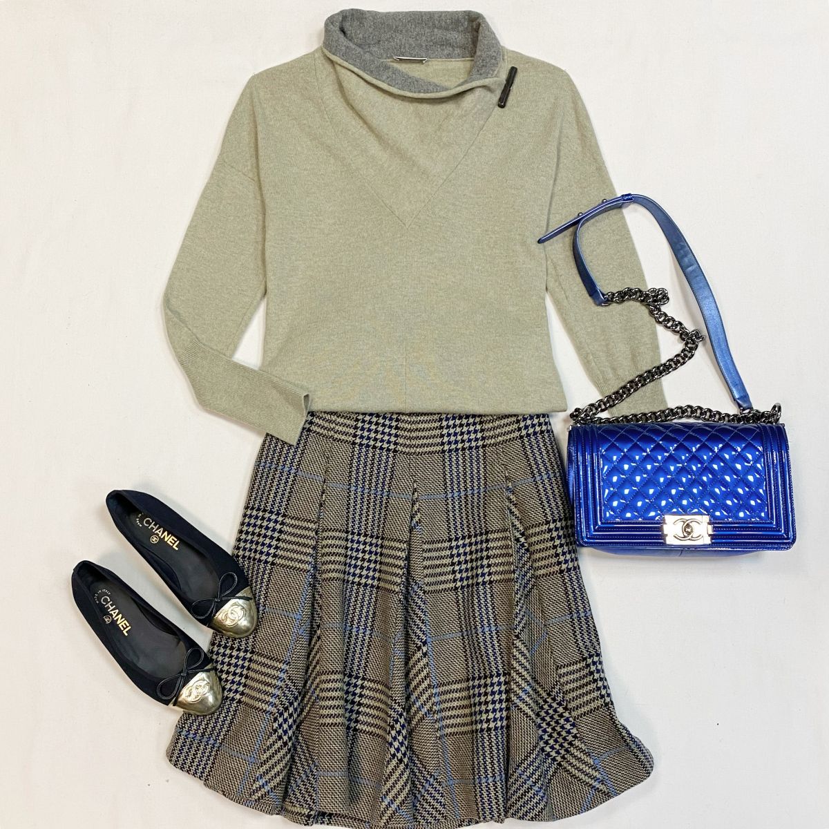 Кофта Brunello Cucinelli размер S цена 6 154 рубЮбка Burberry размер 8 цена 7 693 рубБалетки Chanel размер 35 цена 15 385 рубСумка Chanel