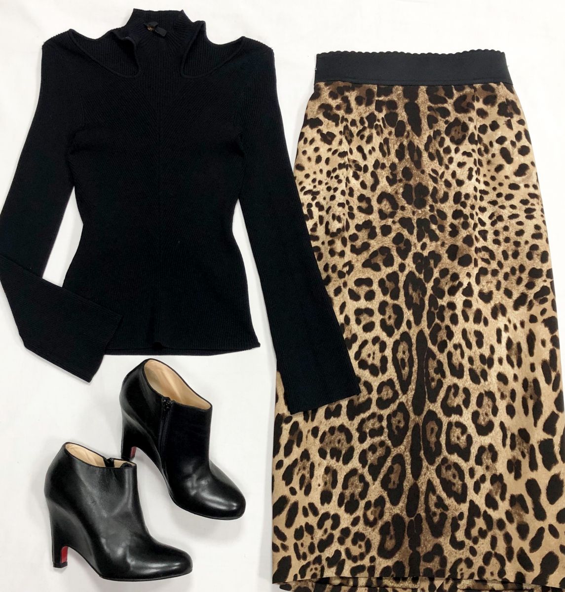 Юбка Dolce Gabbana размер 40 цена 10 959 руб
Кофта Maje размер 1 цена 4 697 руб
Ботильоны LOUBOUTIN размер 38.5 цена 9 393 руб