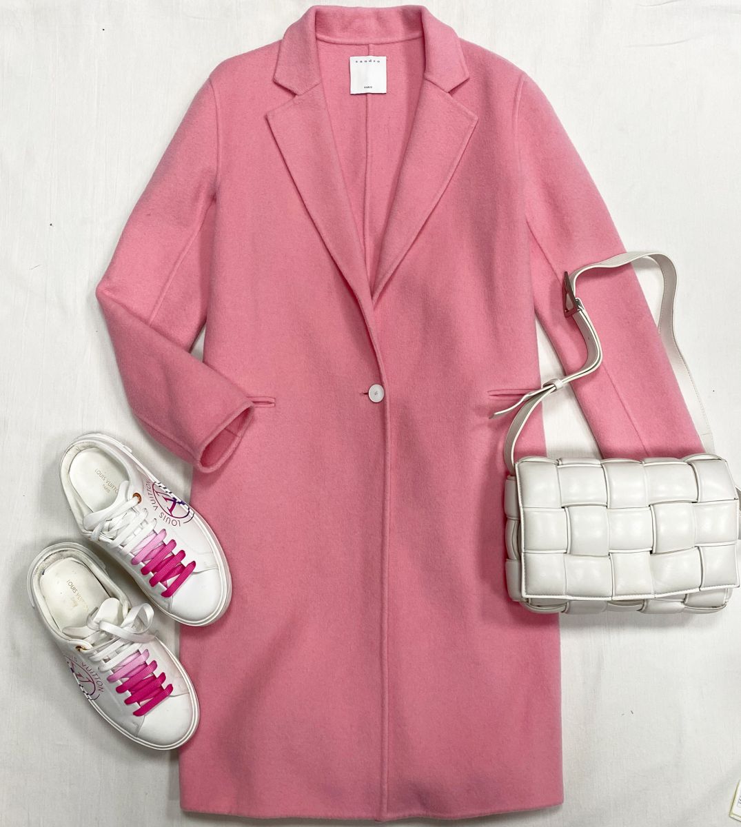 Пальто Sandro размер 36 цена 15 655 руб Кеды Louis Vuitton размер 39 цена 62 620 руб Сумка Bottega Veneta