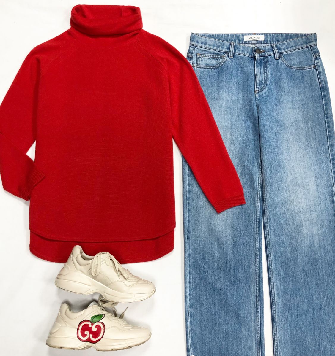 Свитер Chloe размер M цена 10 959 руб
Джинсы Valentino размер 26 цена 15 655 руб
Кроссовки Gucci размер 38.5 цена 23 483 руб