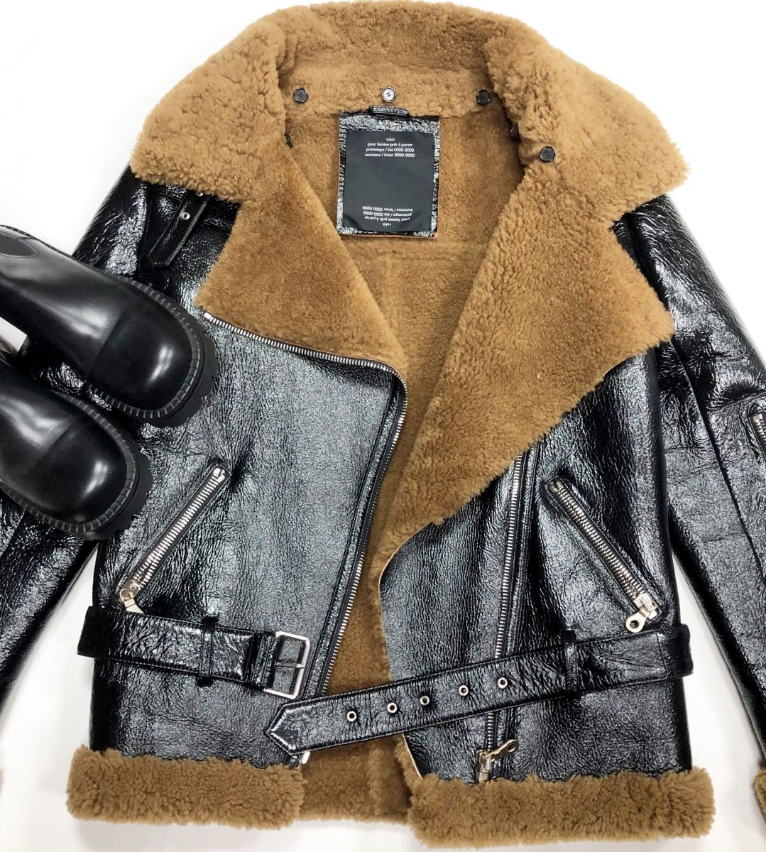 Дублёнка + воротник Rokh размер 40 цена 93 930 руб
Ботинки Versace размер 40 цена 70 448 руб