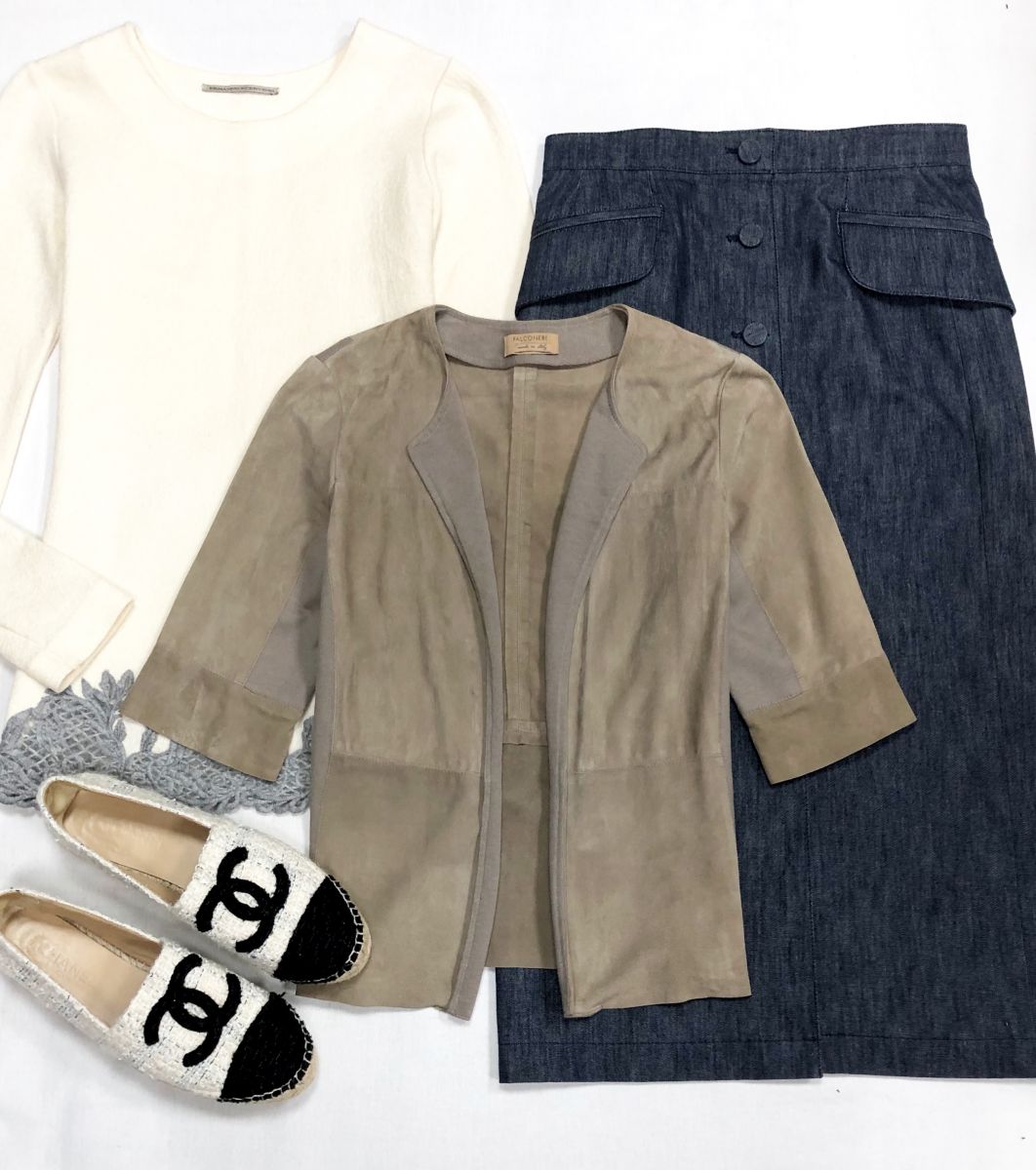 Кофта / шитье/ Ermanno SCHERVINO размер 38 цена 12 524 руб
Юбка Carolina Herrera размер 6 цена 15 655 руб
Жакет/ замша/ Falconeri размер S цена 14 090 руб
Эспадрильи/ твид/ Chanel размер 42 цена 31 310 руб