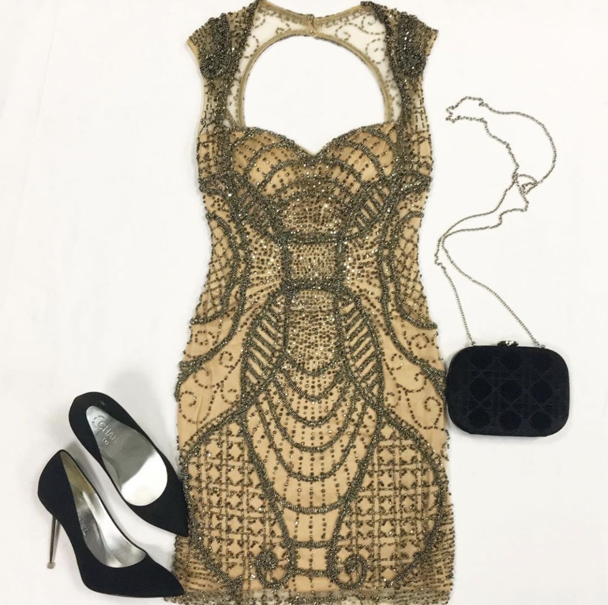 Платье/бисер/ стразы/SHERRIHILL размер 0 цена 15 385 рубТуфли CHANEL размер 39.5 цена 15 385 рубСумка CHRISTIANDIOR