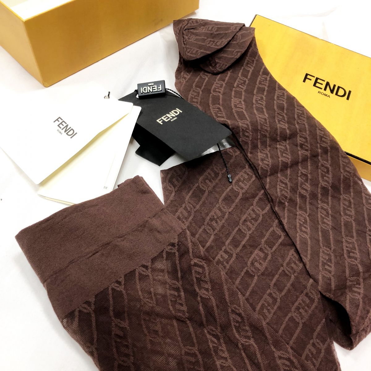 Колготки FENDI цена 14 616 руб /с ценником/ 