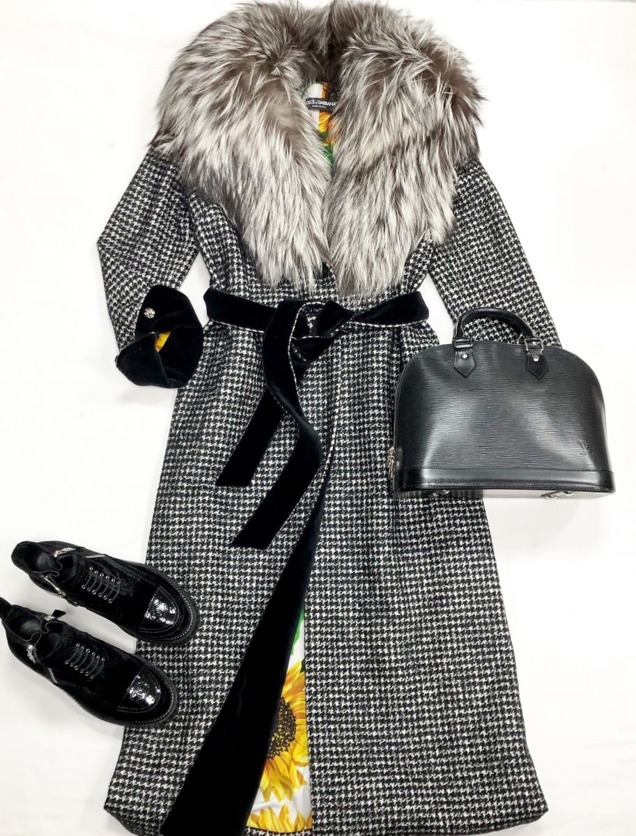 Пальто Dolce Gabbana размер 40 цена 78 275 руб
Ботинки Chanel размер 38.5 цена 62 620 руб
Сумка Louis Vuitton